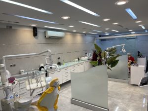 نمای داخلی کلینیک دندانپزشکی پارسیان در نازی‌آباد